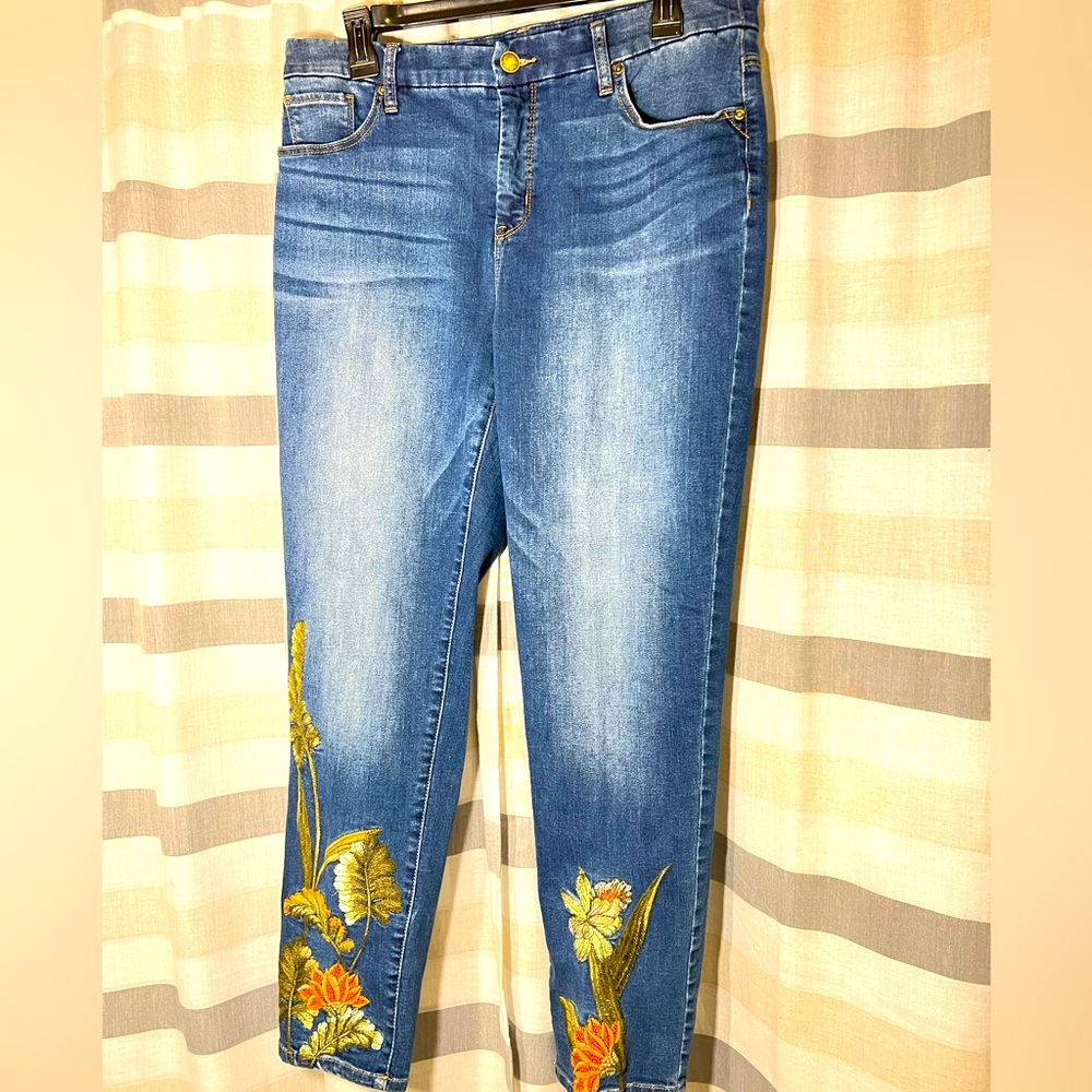 Chicos so sliming girlfriend denim jeans size 1.5 /10 floral embroidery @ankle